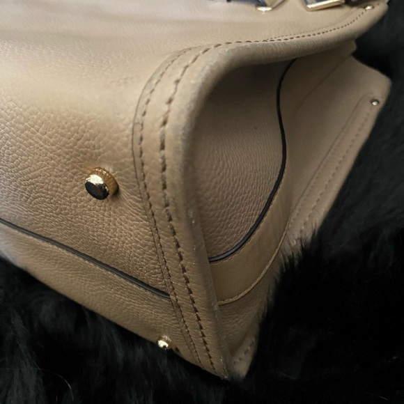 Coach tan shoulder purse - Picture 4 of 16